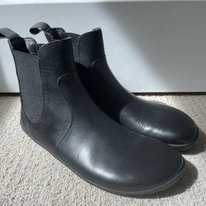 Vivobarefoot Fulham Women’s Chelsea Boot, New, Black, size 40 (size 9)